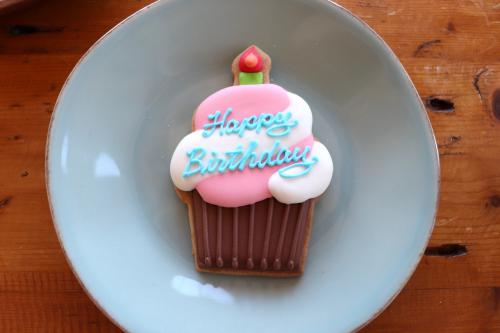 カップケーキ　Happy Birthday　ピンク&ホワイト